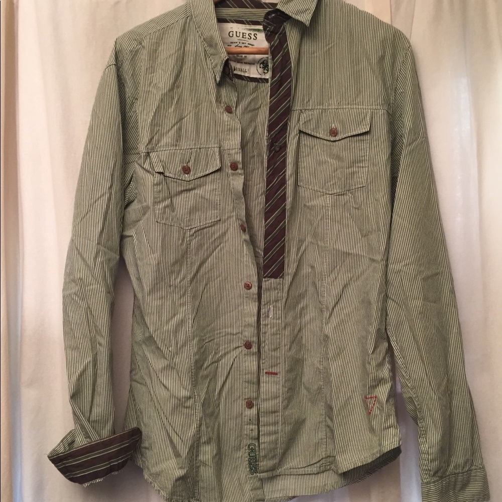 Guess casual button down with amazing detail!